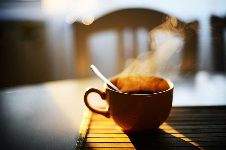  Kodėl gali būti žalinga rytą pradėti nuo kavos puodelio?