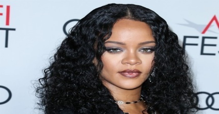  Il peut déjà être possible sans un styliste  Rihanna a créé une nouvelle image et a commencé à regarder plus vieux
