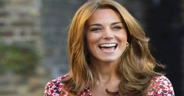  Beaucoup de stars se comportent comme des gens ordinaires : Kate Middleton avec les enfants était à l’honneur pendant le shopping