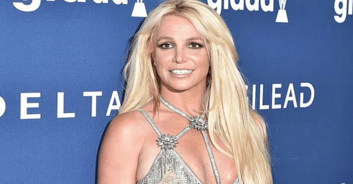  D’une écolière douce à une femme de buxom  voici comment Britney Spears a changé en 27 ans