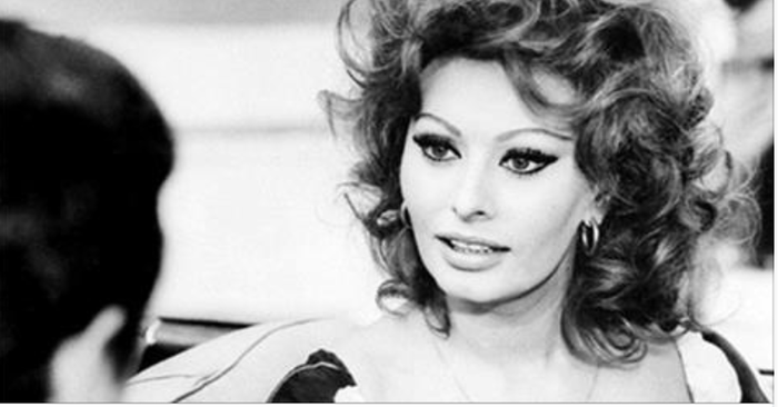  Sophia Loren, 82 ans, dans une nouvelle séance photo : beauté et grâce incroyables, malgré son âge