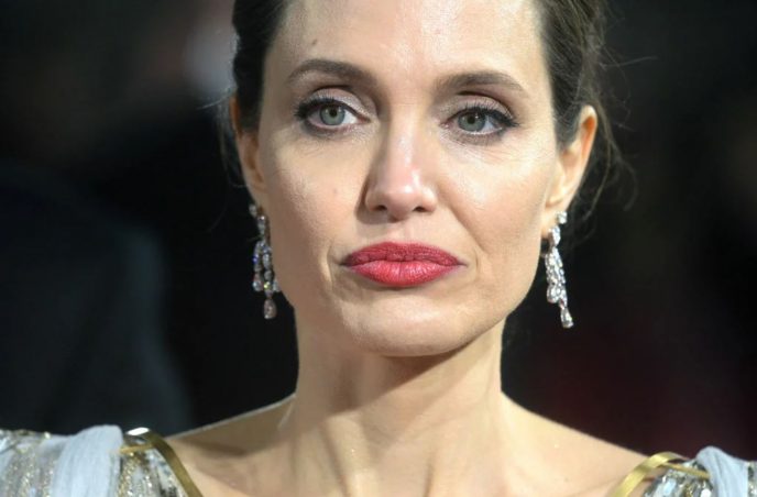  6 photos intactes de la charmante Angelina Jolie qui prouvent qu’elle est loin d’être parfait
