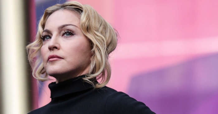  Grande différence d’âge: 64 ans Madonna a montré un jeune petit ami qui est 41 ans plus jeune