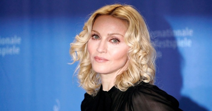  Elle fait probablement tout pour sa bien-aimée: les expériences de Madonna pour le bien de son petit ami