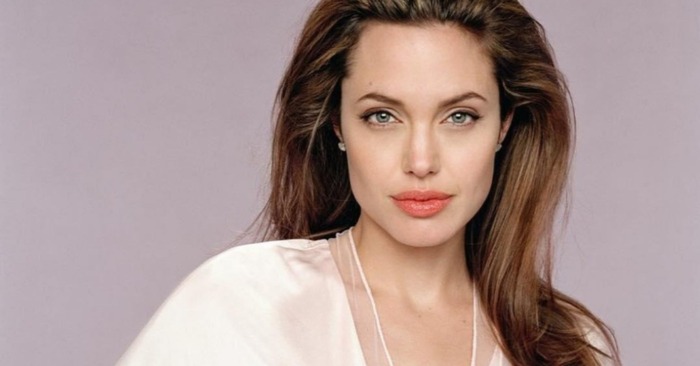  Beauté irréelle : l’actrice Jolie est apparue en top et sans soutien-gorge, elle a conquis tout le monde avec sa taille