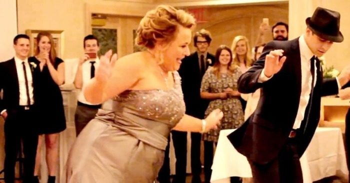  Performance inattendue: la danse incroyable de la mère du marié a surpris tous les invités au mariage