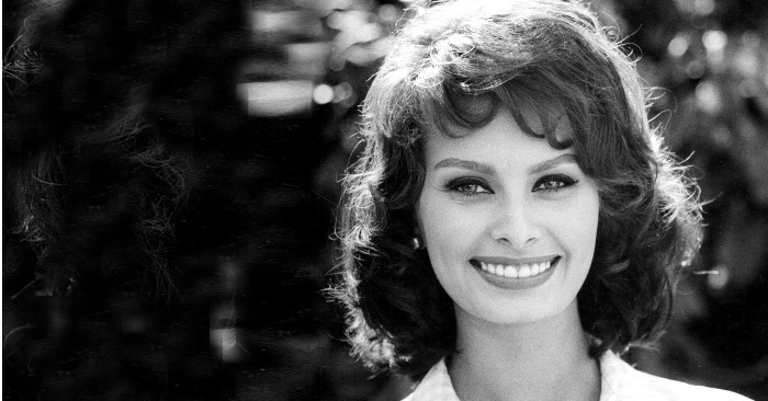  Triste belle femme pour tous les temps: merveilleuse 88-year-old Sophia Loren apparu en public
