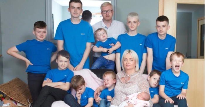  “Enfin une fille après 10 garçons!”: L’incroyable histoire de cette famille écossaise qui finit par avoir une fille après 10 garçons