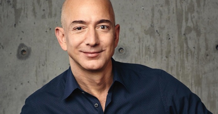  “Bezos avec sa petite amie dans un complexe”: Le fondateur d’Amazon a récemment été pris avec son amant en vacances
