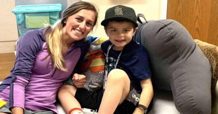  Une histoire touchante: ce que l’infirmière a fait pour sauver la vie d’un inconnu de 8 ans a conquis tout le monde