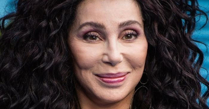 “Cher sans soutien-gorge dans des vêtements mouillés”: Les nouvelles photos scandaleuses de Cher ont été une grande déception