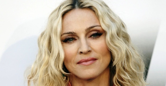  “Honte à toi, Madonna!” La reine de la pop pose pour le magazine Re-Edition et suscite la controverse